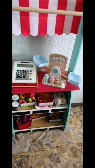 Supermercado y teatro infantil con accesorios