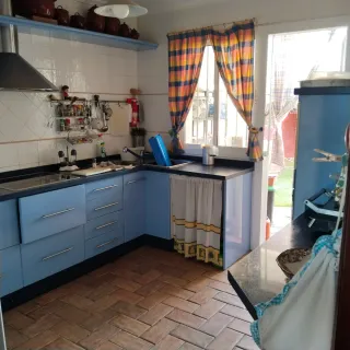 Casa adosada de esquina. Gines