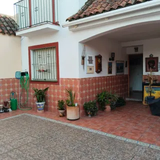 Casa adosada de esquina. Gines