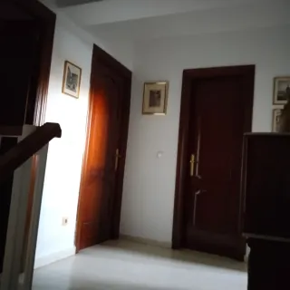 Casa adosada de esquina. Gines