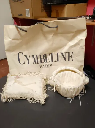 Vestido de Novia Blanco con Detalles Plateados