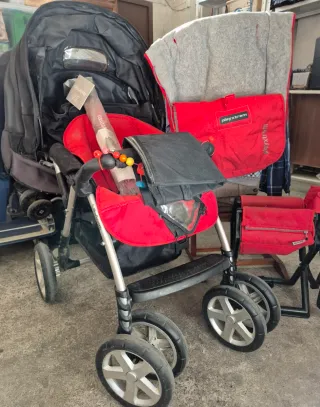 Carro de bebé con accesorios