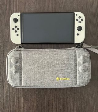 Nintendo Switch OLED (4 Joy-Cons) + Funda Rígida