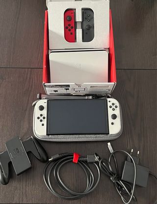 Nintendo Switch OLED (4 Joy-Cons) + Funda Rígida