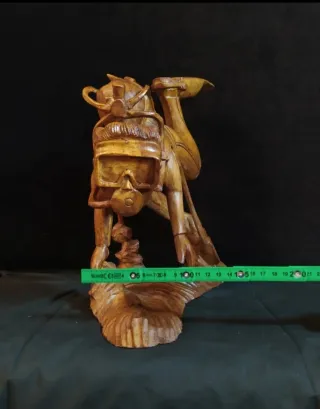 Statua subacqueo intagliata a mano in legno