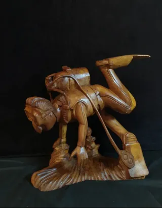 Statua subacqueo intagliata a mano in legno