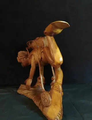 Statua subacqueo intagliata a mano in legno