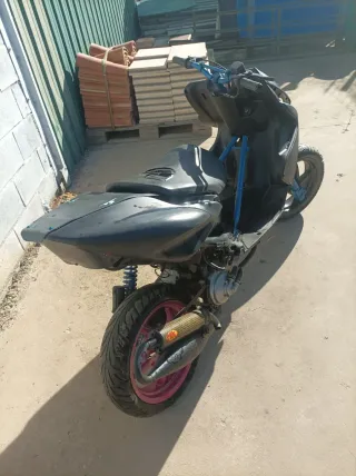 Scooter deportivo negro