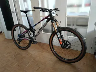 Bicicleta Enduro Mondraker Foxy 2023