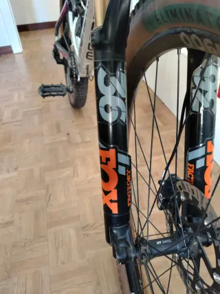 Bicicleta Enduro Mondraker Foxy 2023