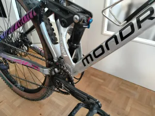 Bicicleta Enduro Mondraker Foxy 2023