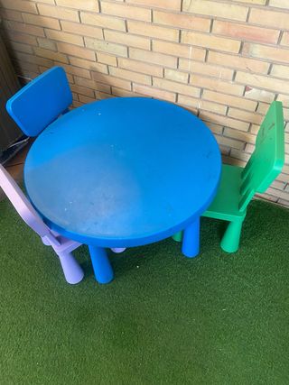 Mesa y sillas para niños 4 sillas y mesa