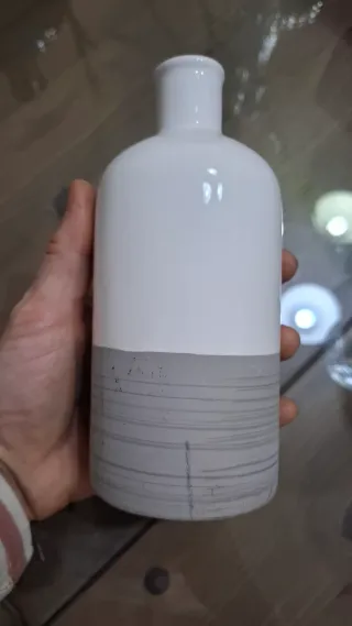 Surtido de jarrones de cerámica y cristal