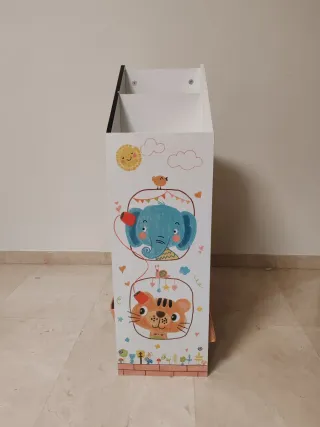 Estantería infantil casa con cajas