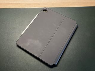 iPad Pro 12.9 (2020) + Teclado + Apple Pencil