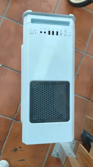 Torre Computer Bianca e Nera