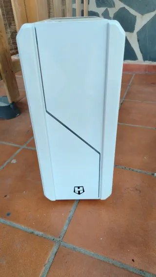 Torre Computer Bianca e Nera