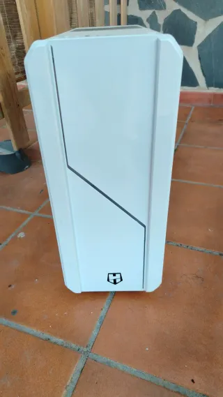 Torre Computer Bianca e Nera