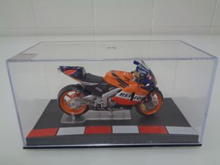 APRILIA RSW125 - HONDA RC211V – DUCATI  ( 1/24 )