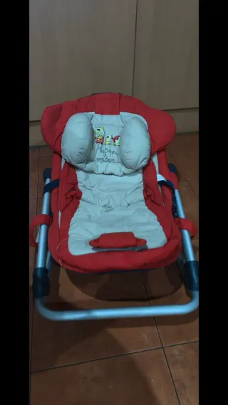 Silla mecedora de bebé.