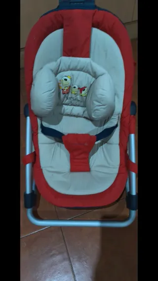 Silla mecedora de bebé.