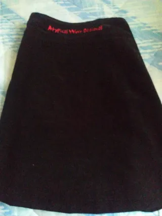 Falda Desigual Negra y Roja