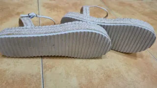 Sandalias H&M Beige y Blancas