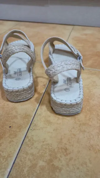 Sandalias H&M Beige y Blancas