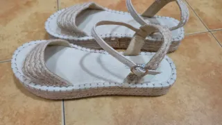 Sandalias H&M Beige y Blancas