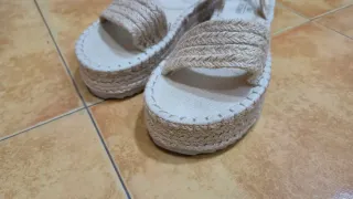 Sandalias H&M Beige y Blancas