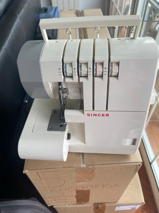 Remalladora Singer 14SH754