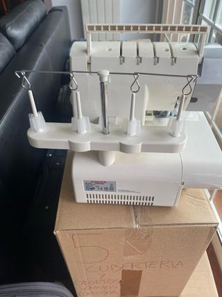 Remalladora Singer 14SH754