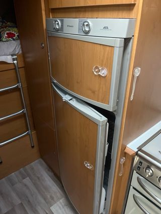 Nevera Dometic Trivalente 150L