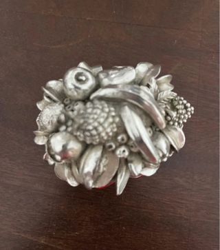 Cesto decorativo frutta con fiocco rosso