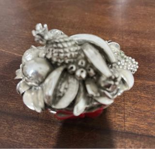 Cesto decorativo frutta con fiocco rosso