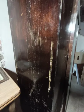 Armario antiguo con espejo