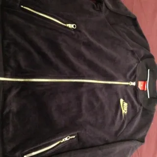 Sudadera Nike Cremallera púrpura y Dorada