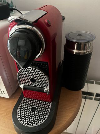 Cafetera Nespresso Krups Roja + Aeroccino