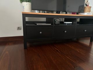 Mesa TV Ikea Negra y Madera