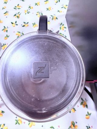 Cafetera Nespresso DeLonghi Roja, con capsulas,