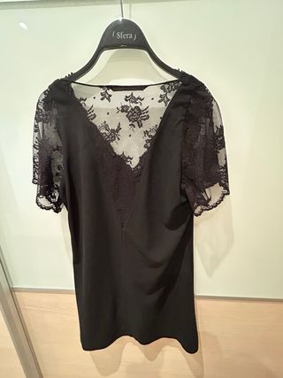 Vestido negro encaje espalda y mangas