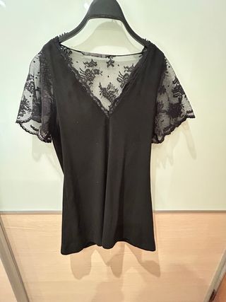 Vestido negro encaje espalda y mangas