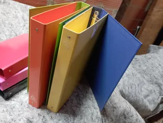 Carpetas con ganchos (varios colores)