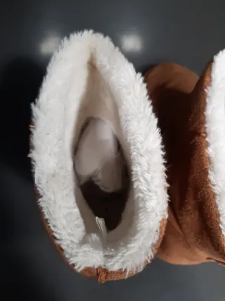 Botas marrones de ante con forro de pelo