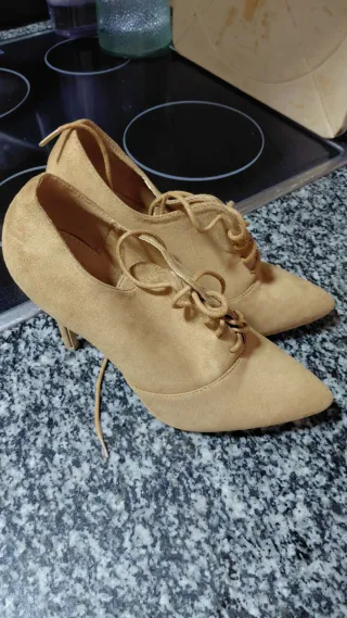 Botines beige con cordones