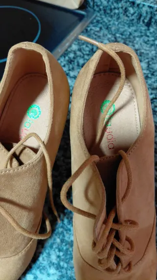 Botines beige con cordones