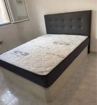 Canapé de madera con colchones viscoelástica