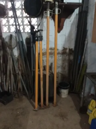 4 Puntales de obra (2 grandes, 2 pequeños)