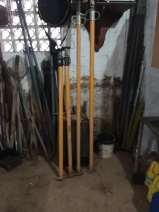 4 Puntales de obra (2 grandes, 2 pequeños)