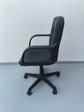Silla de oficina negra